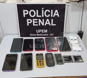 Polícia Penal apreende celulares no presídio de Sena Madureira após arremesso para dentro da unidade.