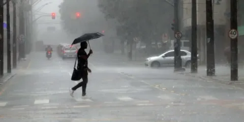 Alerta de tempestade, granizo e queda de temperatura no Acre.