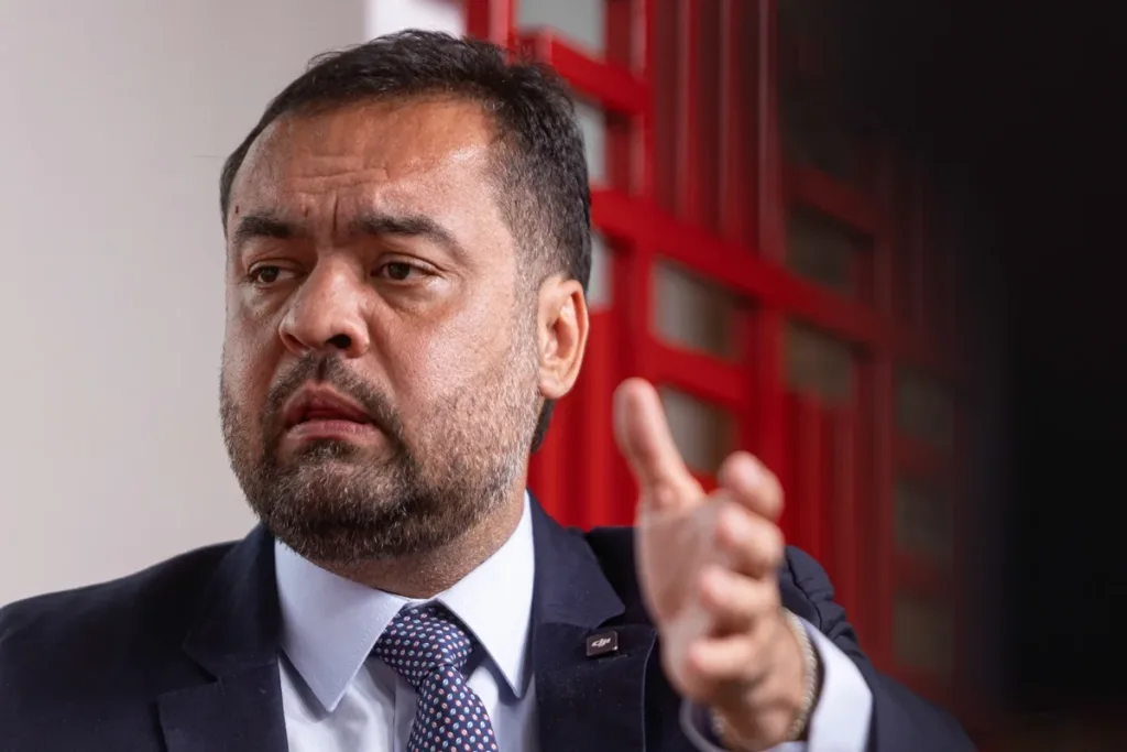 “Como tá a minha obra”: PF diz que Castro geria imóvel em nome de terceiros