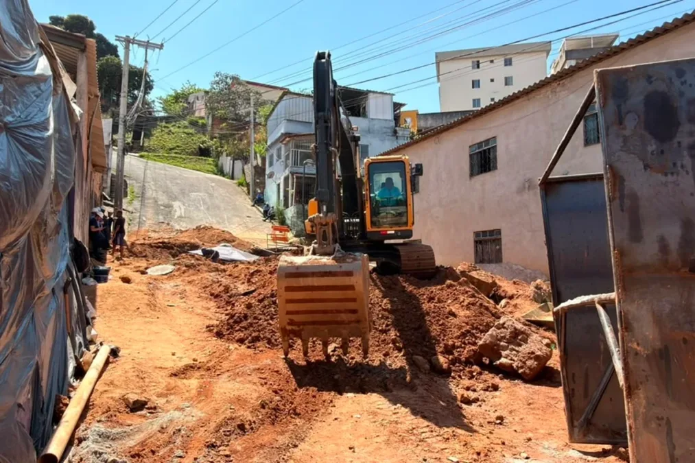 Copasa coloca nova adutora e água retorna a bairros da Região Oeste de BH