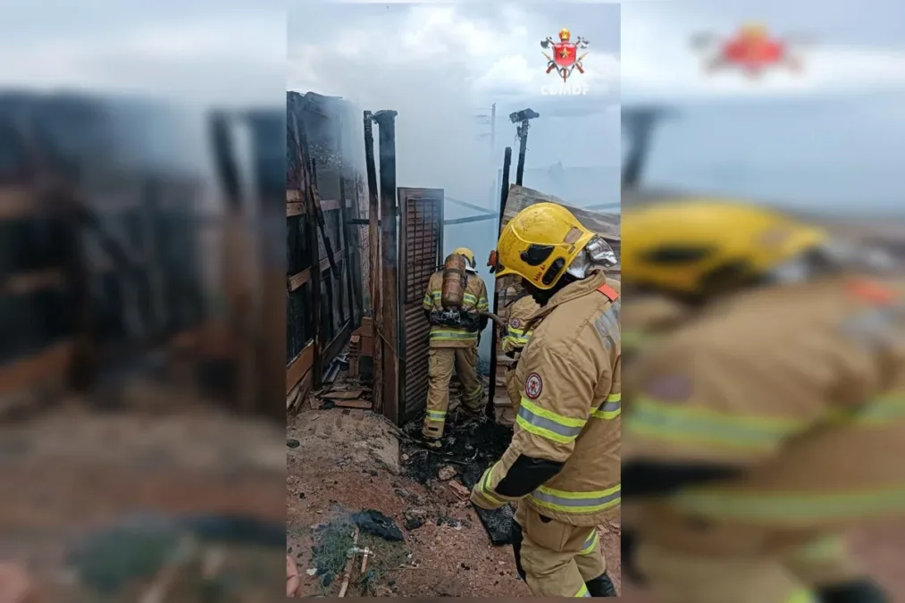 Corpo de Bombeiros combate incêndio em casa de madeira em São Sebastião