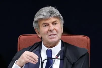 "Cuide de não encher meu saco", diz Fux ao ser cobrado por Gilmar no "Zap"