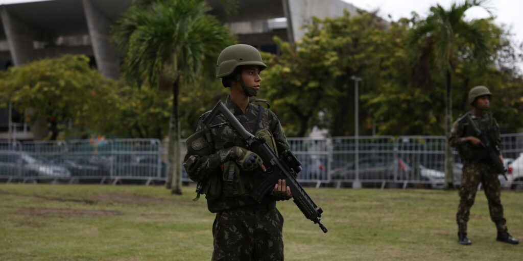 Tropas militares vão reforçar locais de votação no Rio de Janeiro