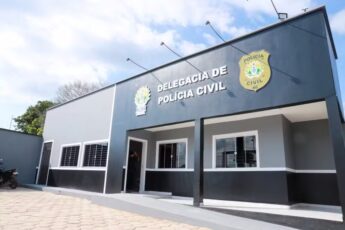 Fachada da Delegacia de Polícia Civil no município de Manoel Urbano, no interior do Acre.
