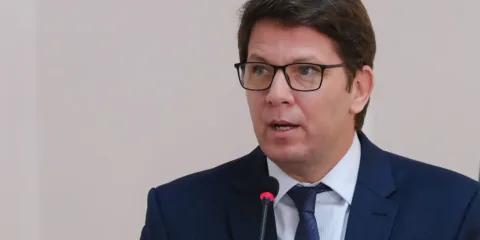 Dino aponta indícios de liderança de Mário Frias em desvio de emendas