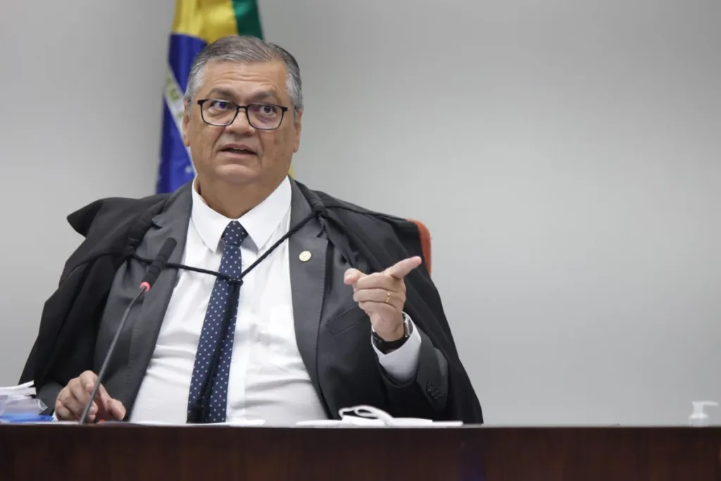 Dino manda PF investigar operações do Banco Master com cemitérios de SP