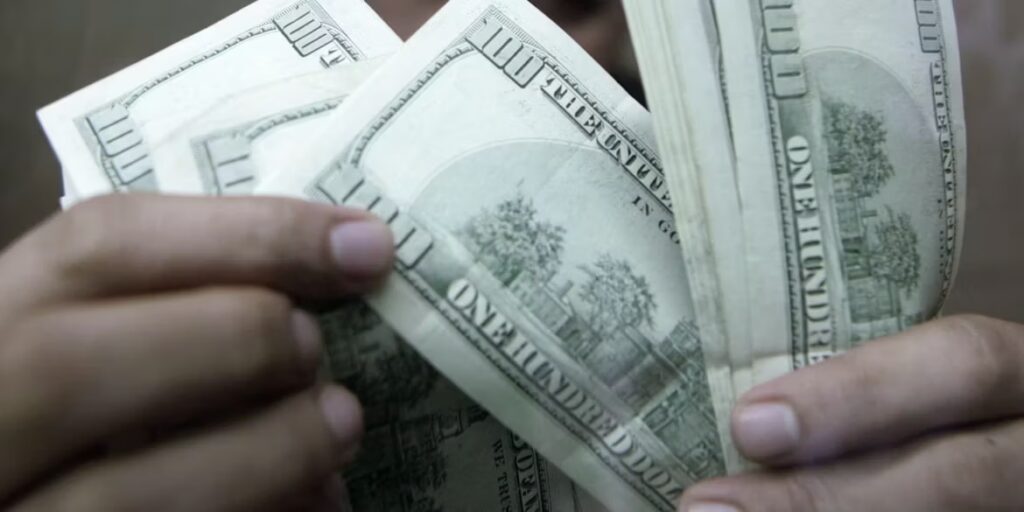 Dólar a R$ 5,17 hoje: moeda sobe com exterior, petróleo e eleições