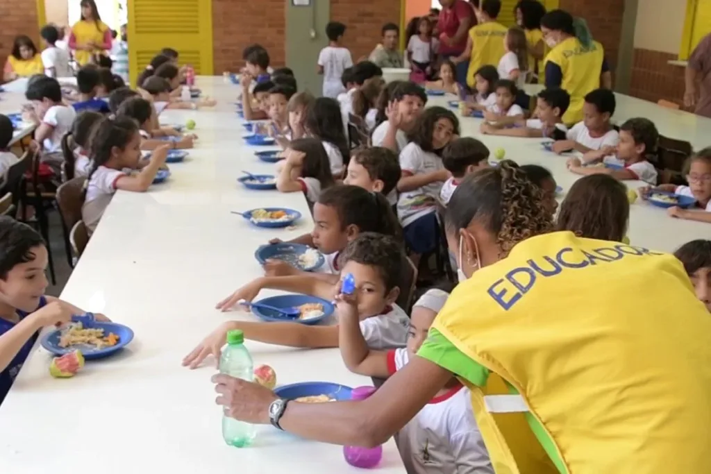 Educadores sociais do DF paralisam atividades por atraso em pagamentos