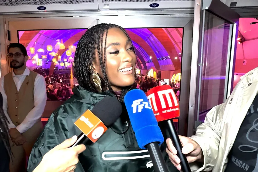 Erika Januza revela como está o coração após término: “Se curando”