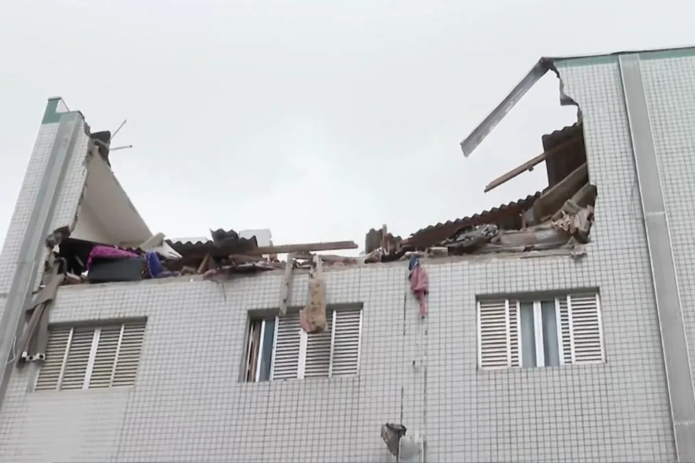 Explosão de gás deixa 2 pessoas feridas e interdita prédio no litoral de SP