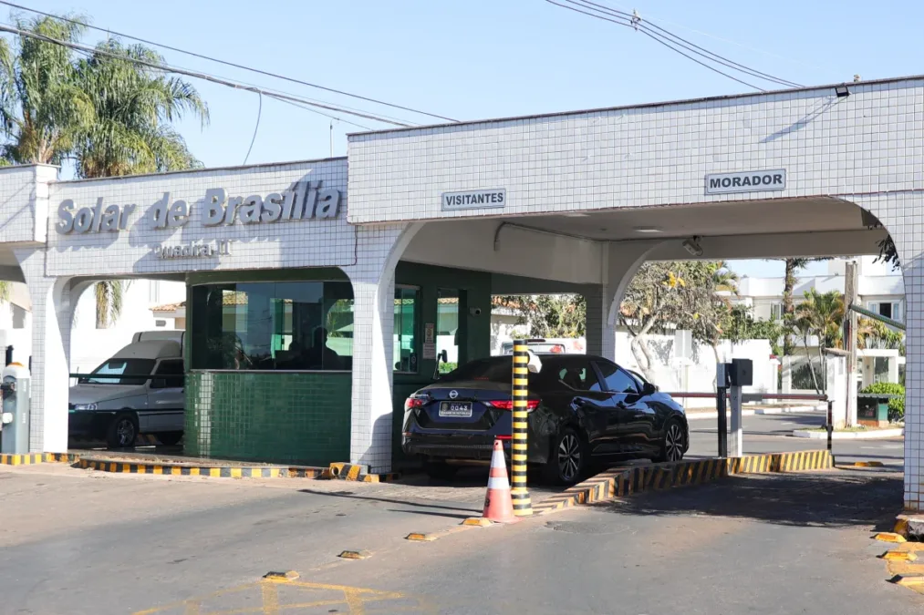 Expulso de condomínio admite mata-leão em vizinho, mas alega perseguição