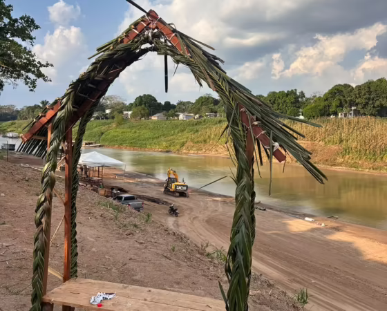 Praia do Amarílio preparada para o Festival do Mandi, em Sena Madureira