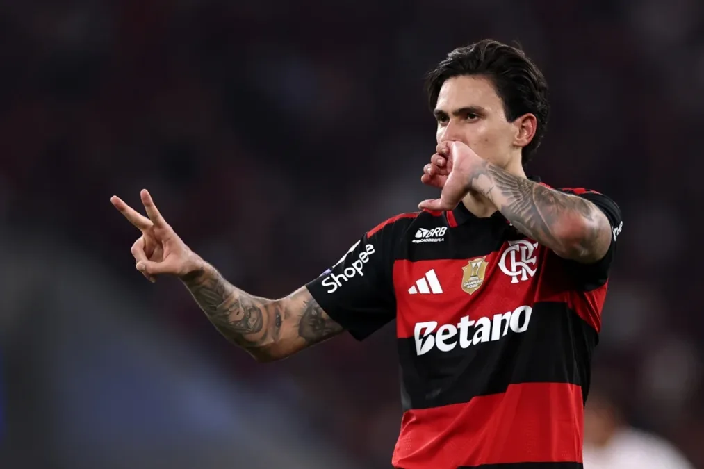 Flamengo vence RB Bragantino e abre vantagem na liderança do Brasileirão