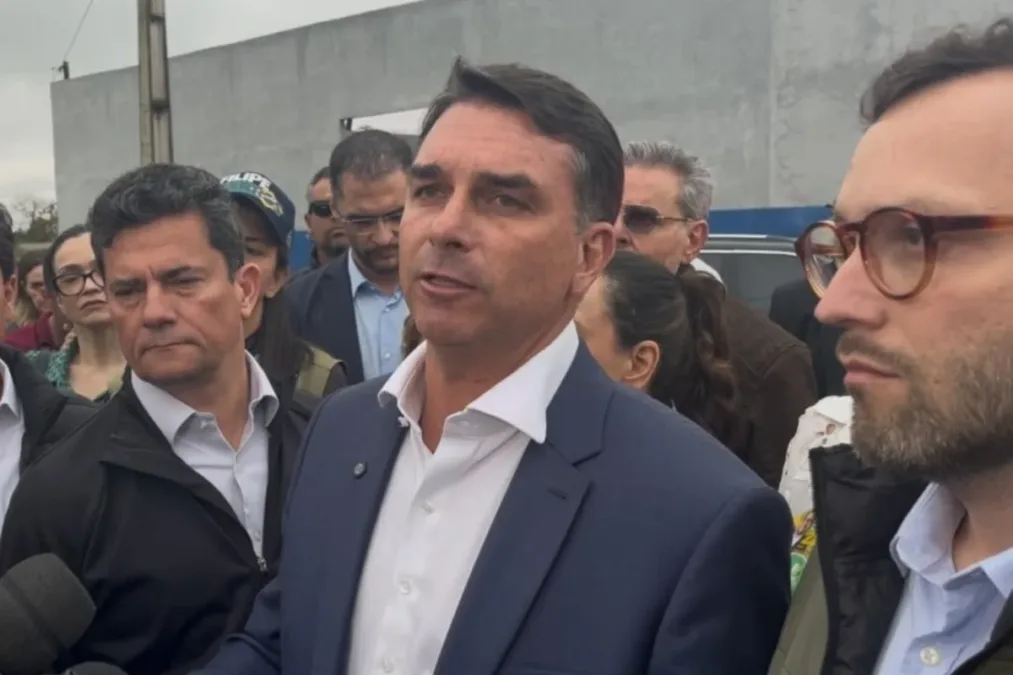Flávio Bolsonaro diz que Moraes é uma "laranja podre" dentro do STF