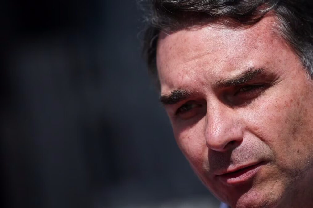 Flávio Bolsonaro fala sobre delação de Daniel Vorcaro e diz: “fale tudo”