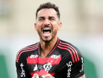 Danilo ganha convite de Ancelotti para trabalhar na Seleção e define futuro no Flamengo