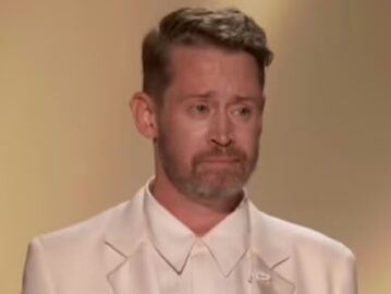 Macaulay Culkin revive vínculo com atriz de “Esqueceram de Mim” em homenagem no Emmy 2026