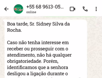 Tela de ligação de vídeo recebida de número desconhecido com alerta de segurança digital.