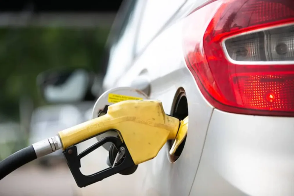 Governo amplia desoneração da gasolina para R$ 0,63 por litro