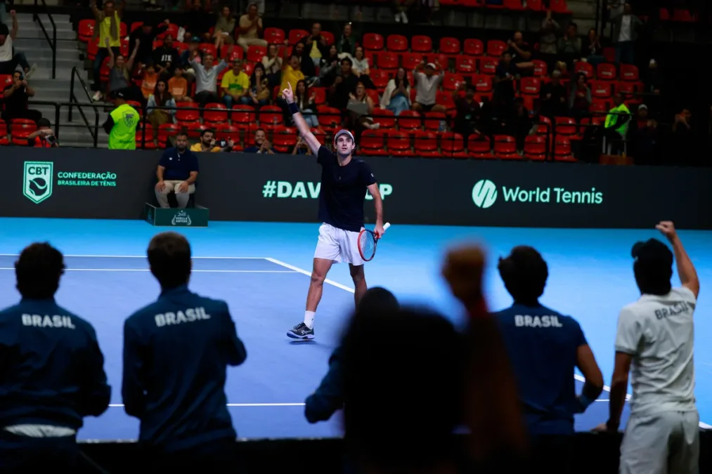 Gustavo Heide vence Wawrinka e coloca Brasil em vantagem na Copa Davis