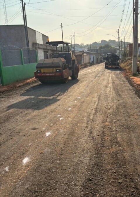 Sena Madureira inicia asfaltamento da rua Manoel Firmino