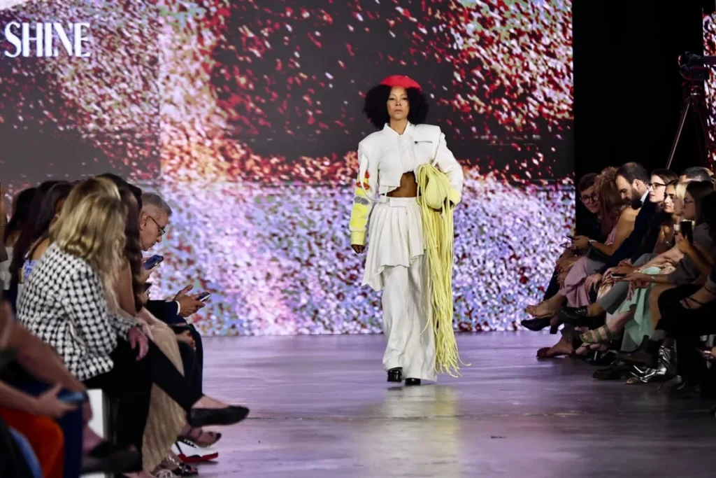 Hills, Glowshine e Erica Rosa mesclam festa e street no Metrópoles Catwalk