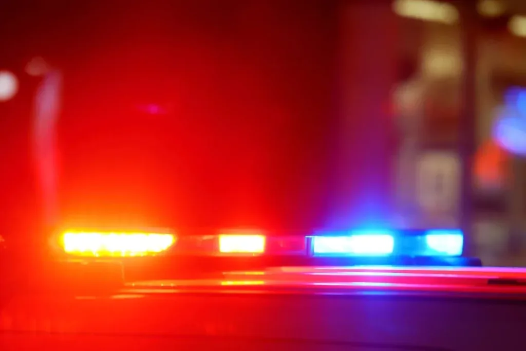 Homem é preso após mulher enviar bilhete de socorro à professora do filho