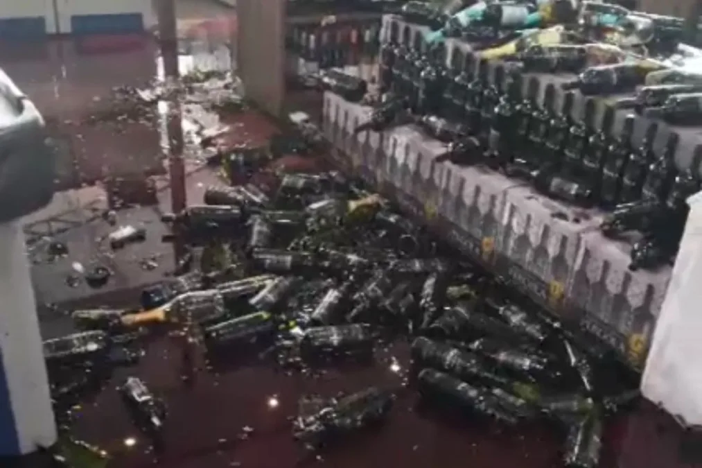 Homem quebra garrafas de vinho e dá prejuízo de R$ 60 mil em mercado de SP