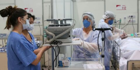 Estudo aponta esgotamento emocional e burnout de médicos de UTI
