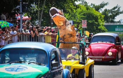 Desfile cívico-militar passa em frente ao Palácio Rio Branco no 7 de Setembro