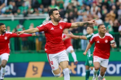 Internacional vence Chapecoense e encerra jejum de 10 jogos no Brasileiro