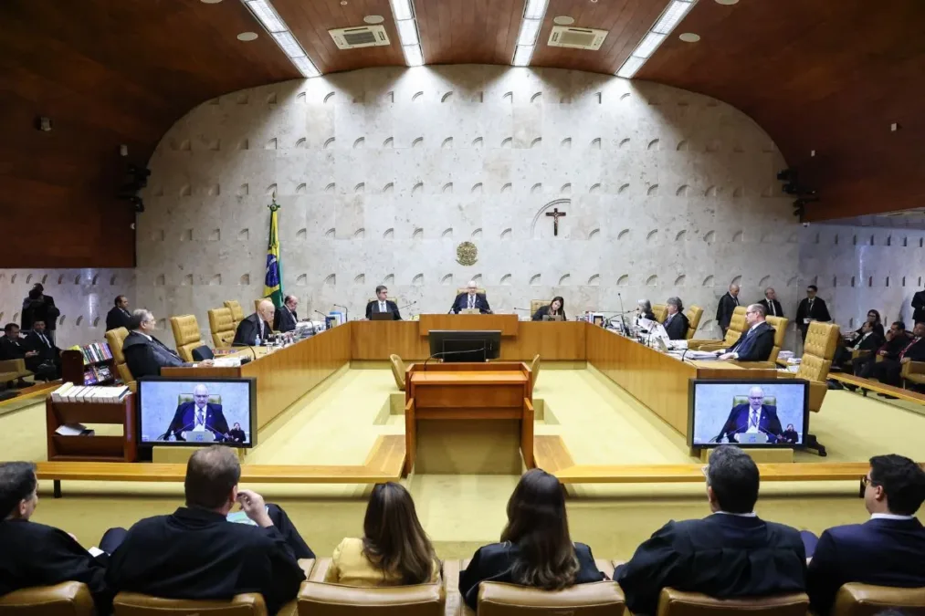 Julgamento de Moraes: STF limita até assessores de ministros no plenário