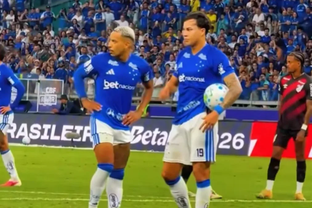 Kaio Jorge e Matheus Pereira discutem em vitória do Cruzeiro. Veja vídeo