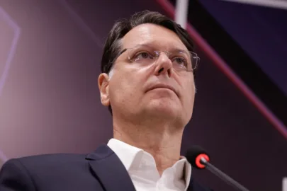 Kiko Caputo critica gastos públicos e diz que não falta dinheiro para o DF
