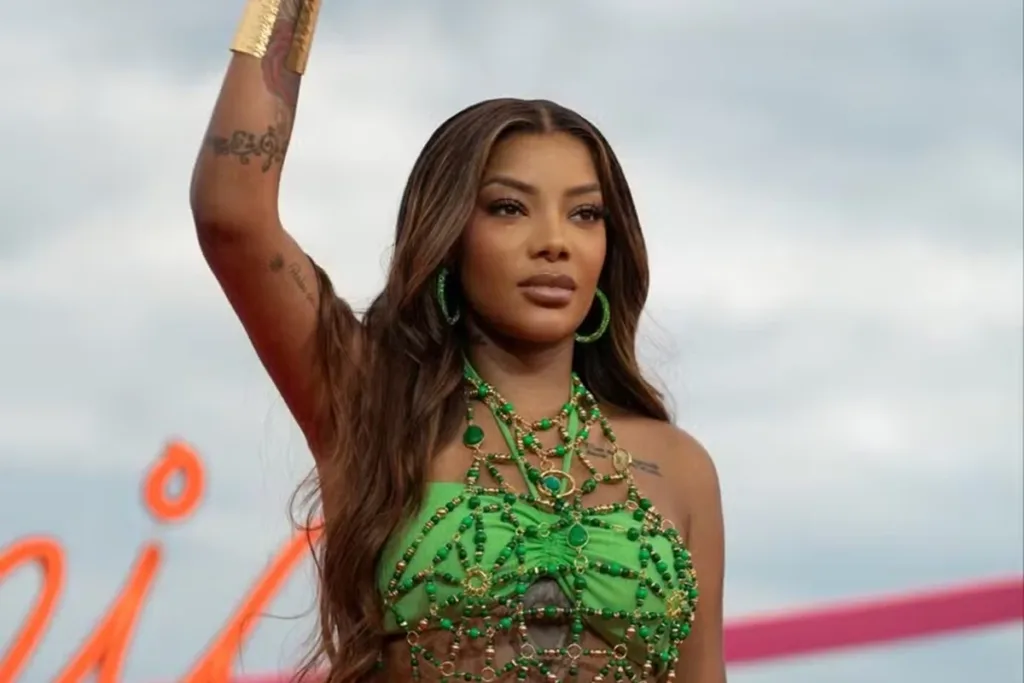 Ludmilla processa Latam após cancelamento de voo e gasto de R$ 32 mil