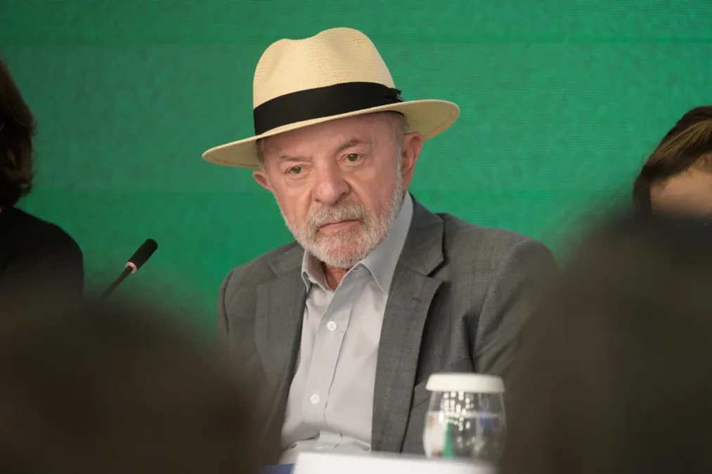 Lula critica coordenador de campanha de Flávio por tentativa de travar 6×1