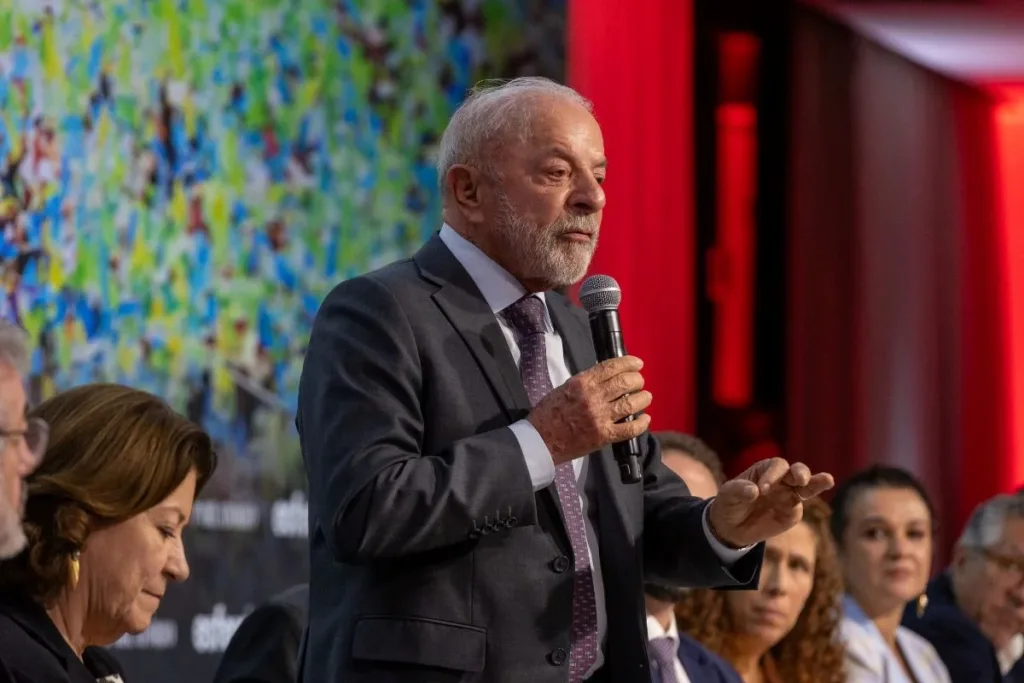 Lula diz que Vorcaro conseguiu corromper "todo mundo" com dinheiro ou orgia