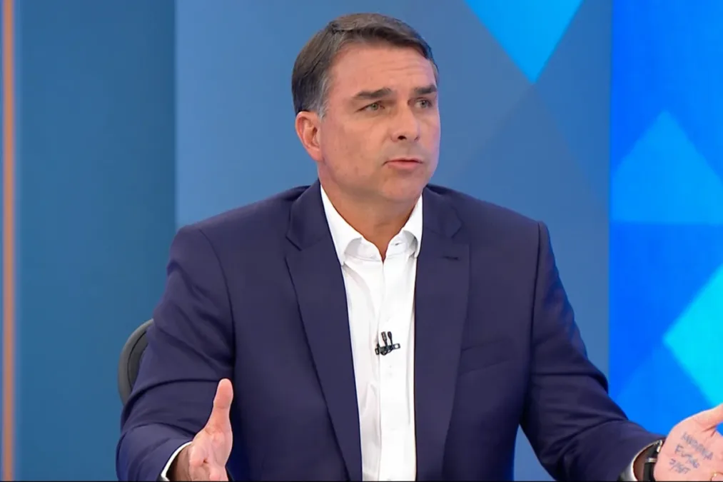 "Lula está gagá", diz Flávio após acusação de elo com milicianos