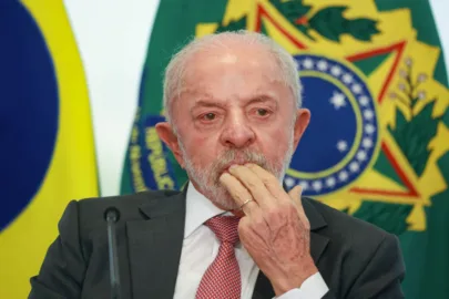 Lula registra vitórias, mas é pressionado por crises a um mês do 1º turno