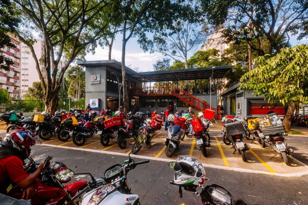 Mais dignidade: Espaço Motoboy transforma a rotina de quem circula por SP