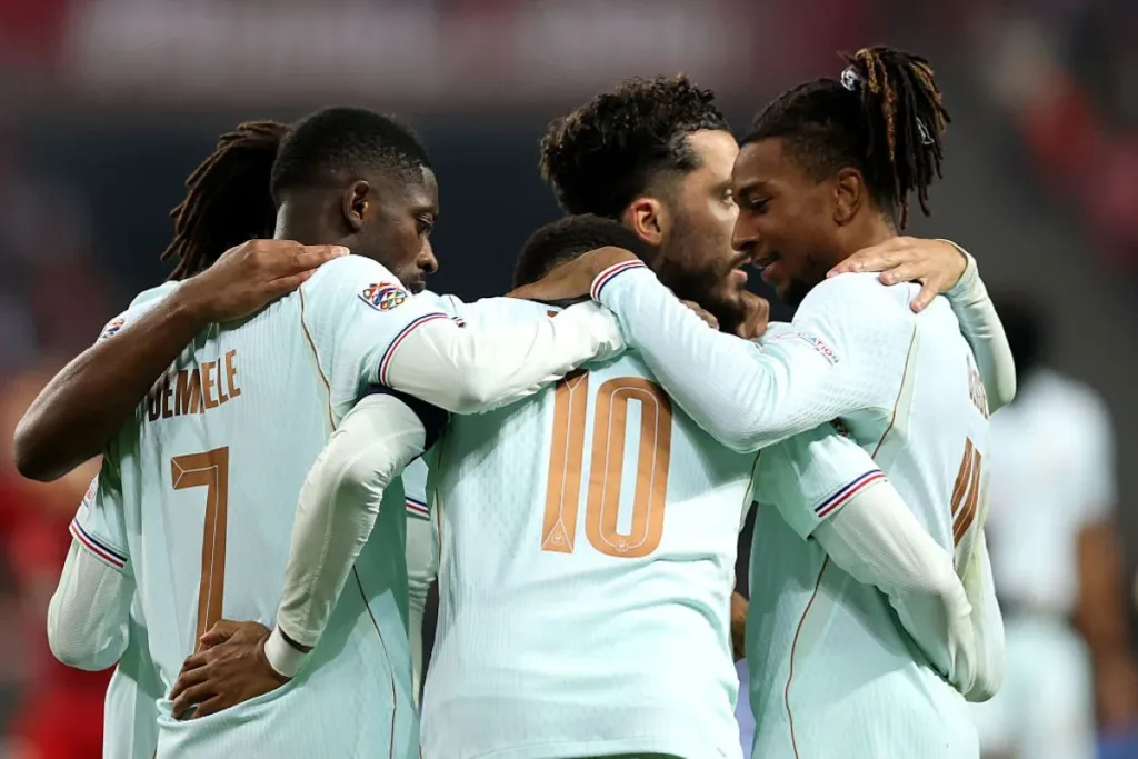 Mbappé marca e França vence a Turquia na estreia de Zidane no comando