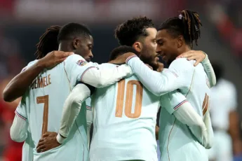 Mbappé marca e França vence a Turquia na estreia de Zidane no comando