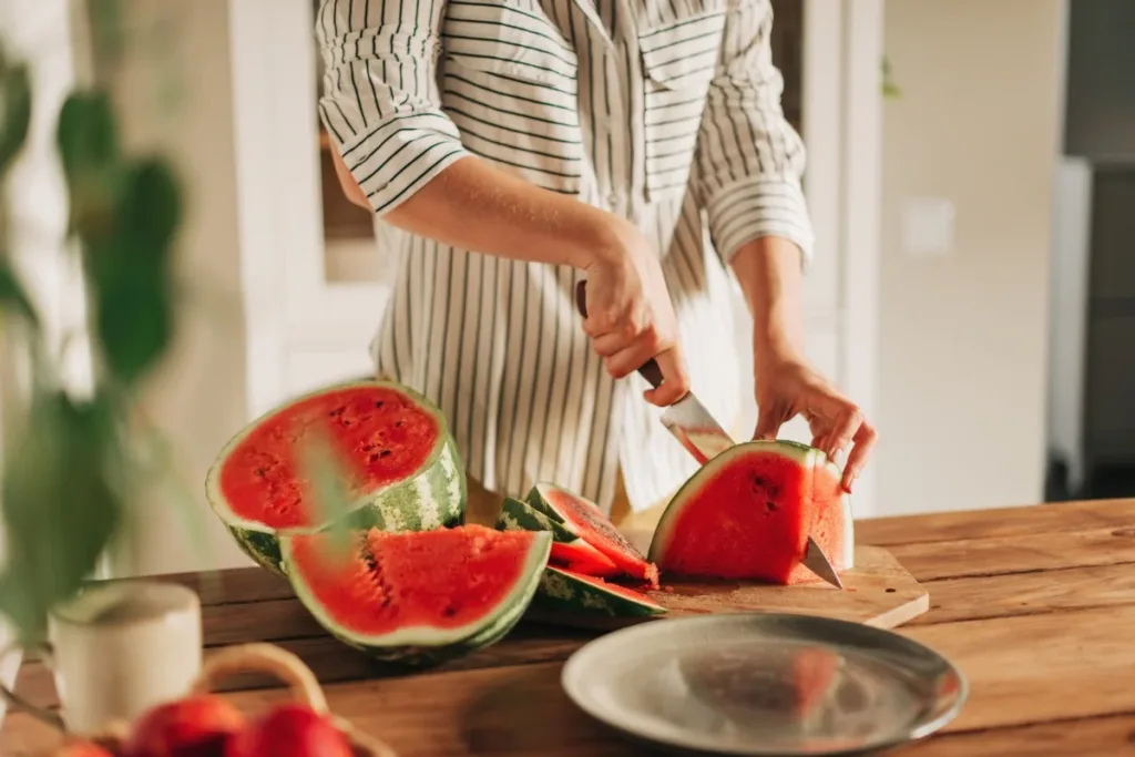 Melancia: saiba o limite diário da fruta para não comprometer o intestino