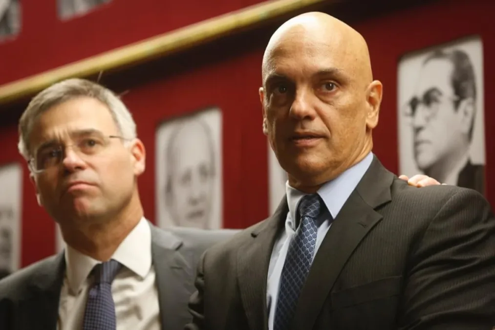 Mendonça libera para plenário caso de mensagens entre Moraes e Vorcaro