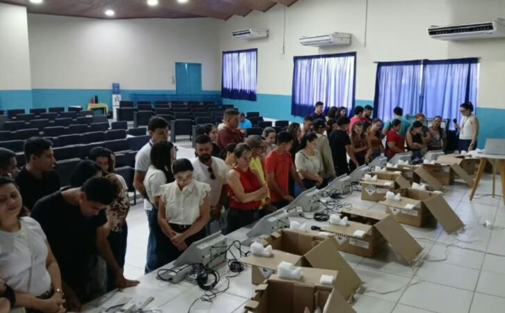Mesários participam de treinamento para as Eleições 2026 em Sena Madureira.