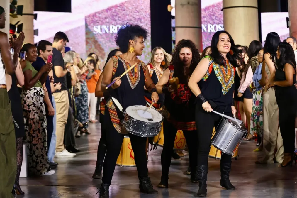 Metrópoles Catwalk une moda, música e saberes ancestrais na 3ª noite; veja