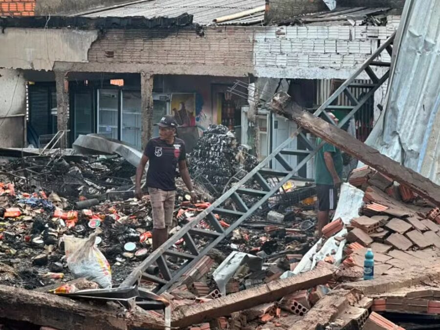 Casas atingidas por incêndio em Rio Branco passam por vistoria da Defesa Civil