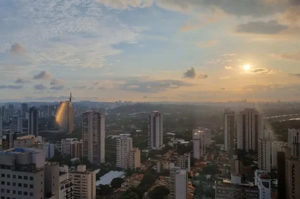 Nova rodada de tempestades e calor intenso atingem o país no fim de semana
