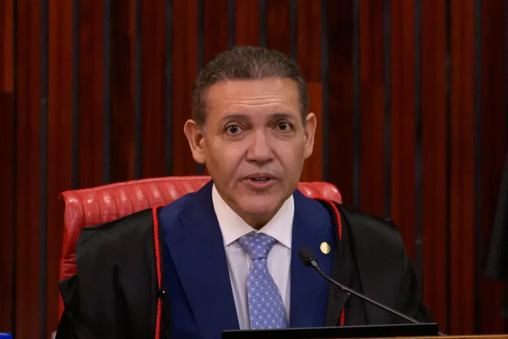 Nunes Marques nega tirar do ar propaganda de Lula que liga Flávio ao Master