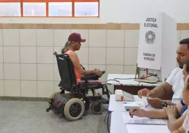 Transporte gratuito para eleitores com deficiência no Acre nas Eleições 2026